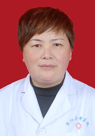 屈愛(ài)英
